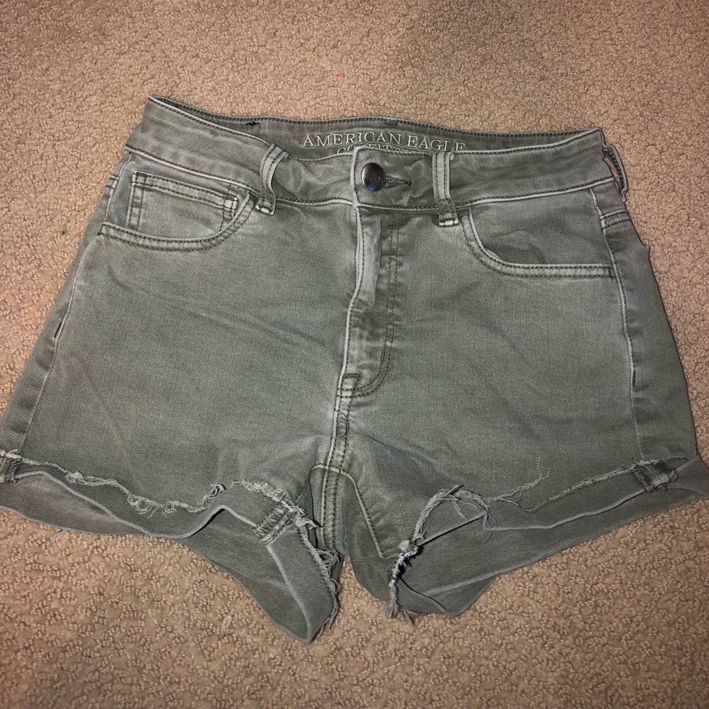 AMERICAN EAGLE HI-RISE SHORTS